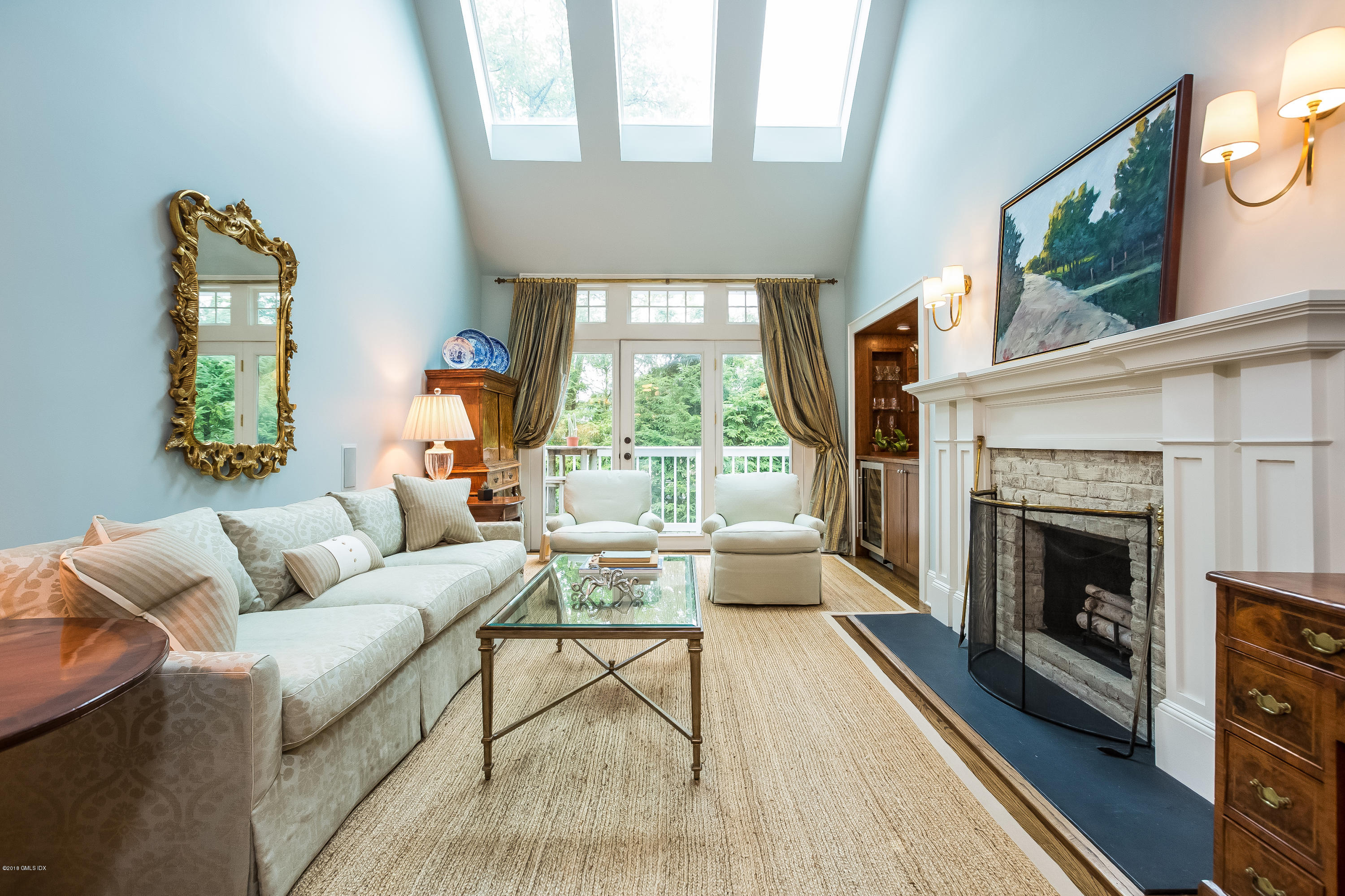 186 Field Point Road, Unit 5B Greenwich, CT 06830 - Photo 2 of 14 005-photo-living-room-6290820