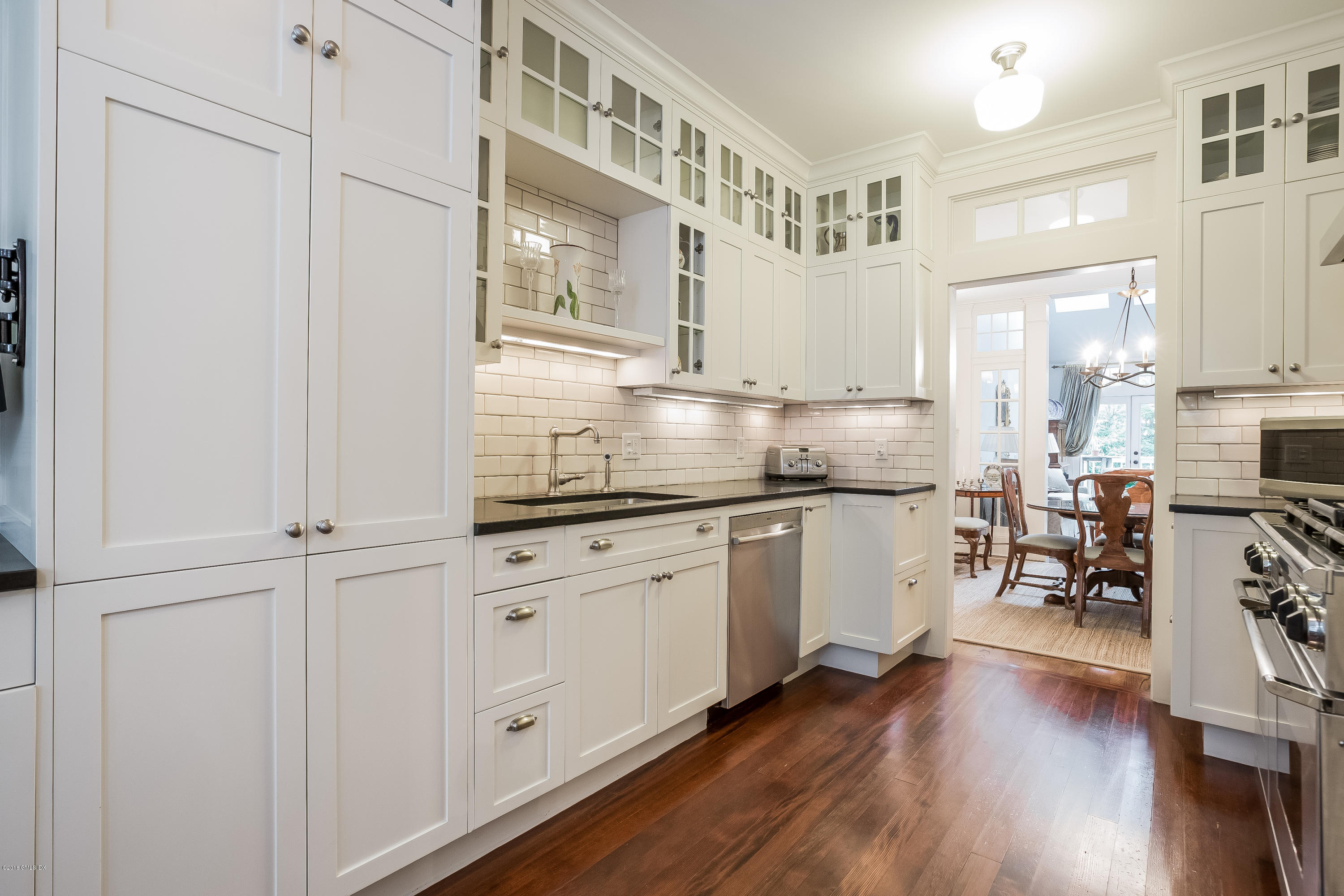 186 Field Point Road, Unit 5B Greenwich, CT 06830 - Photo 4 of 14 012-photo-kitchen-6290826