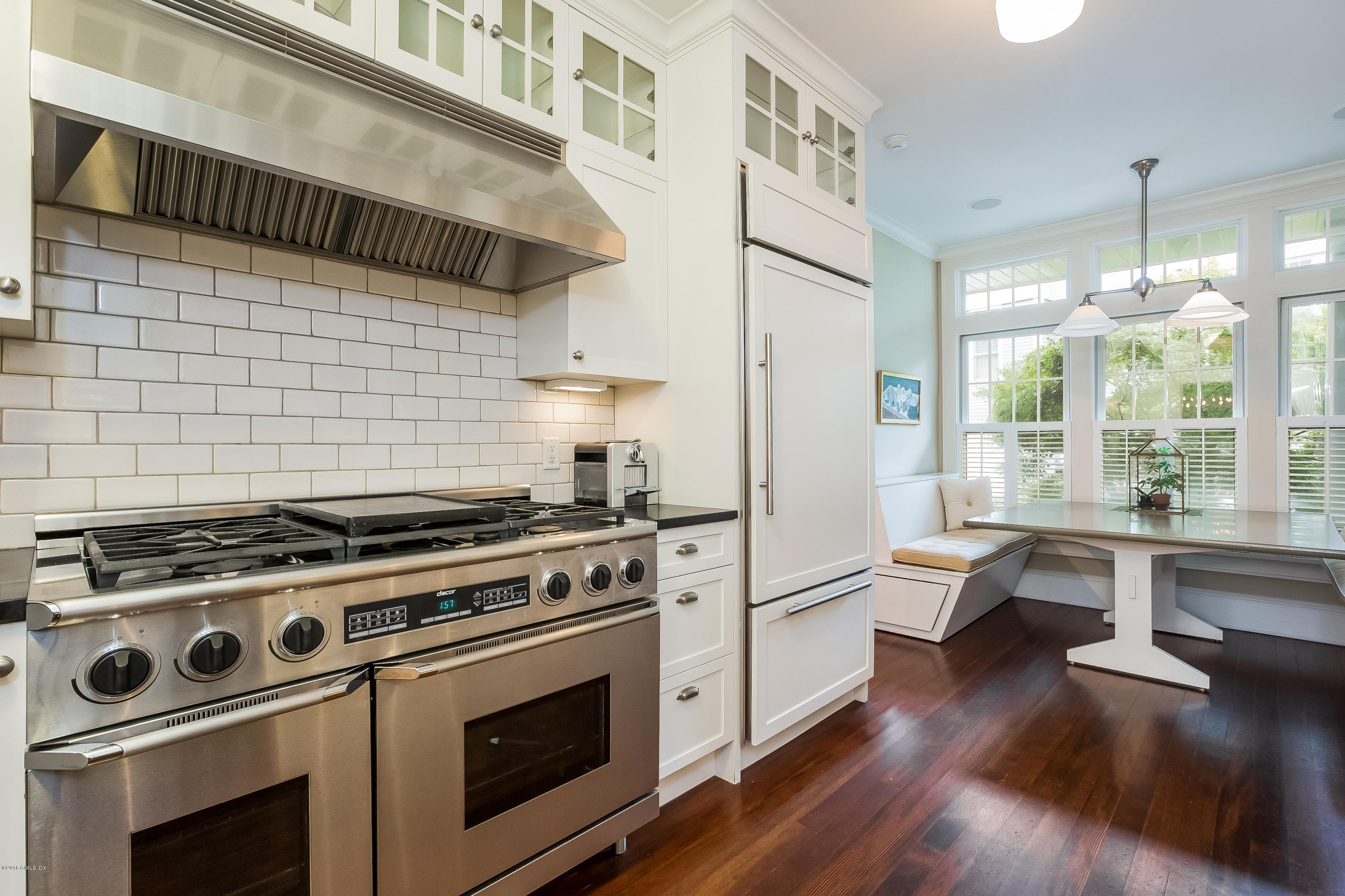 186 Field Point Road, Unit 5B Greenwich, CT 06830 - Photo 5 of 14 011-photo-kitchen-6290825