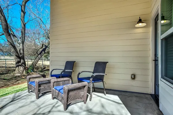 a view of a house with backyard and porch