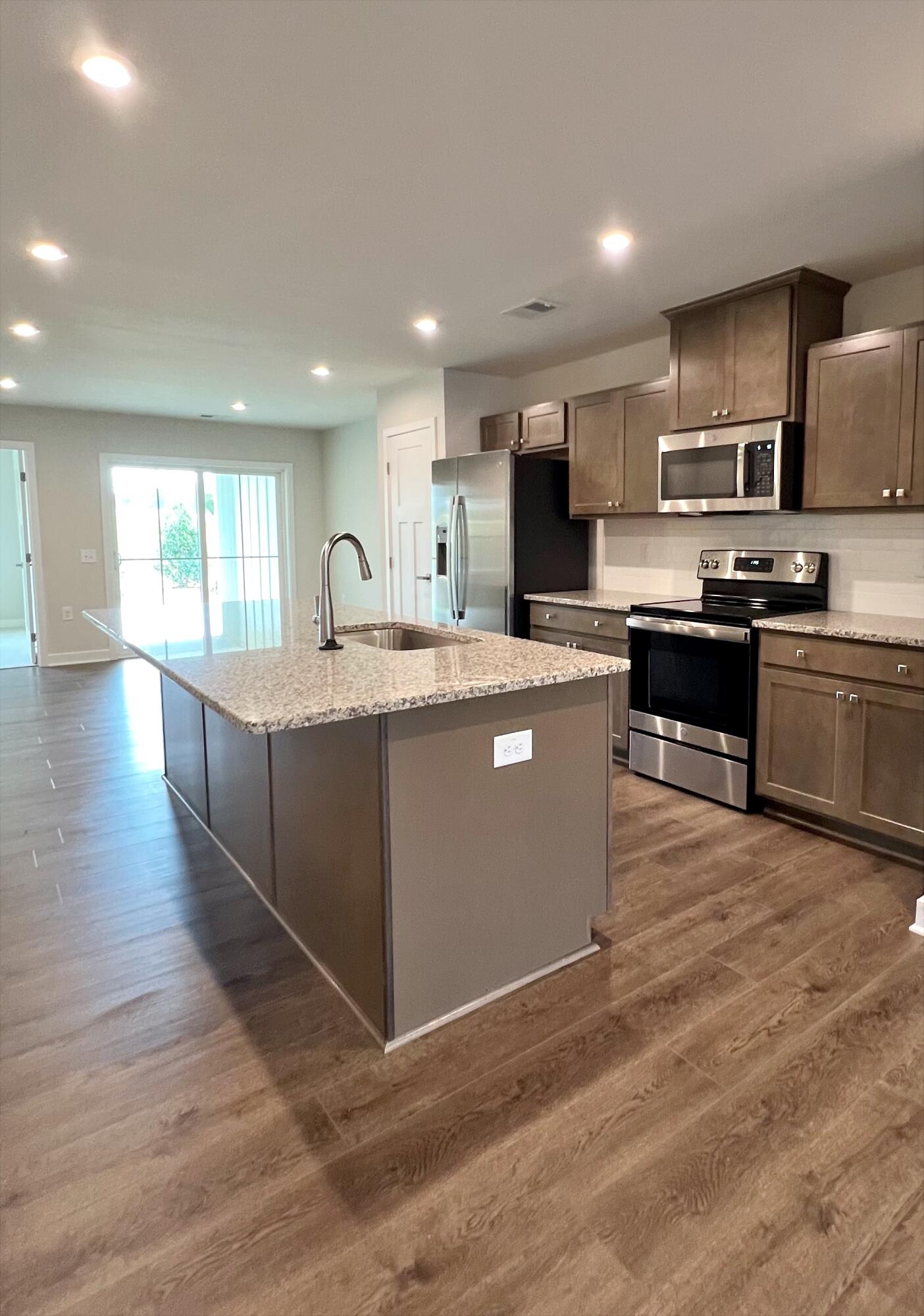 340 Picard Loop Santee, SC 29142 - Photo 5 of 16 Massive Breakfast Bar