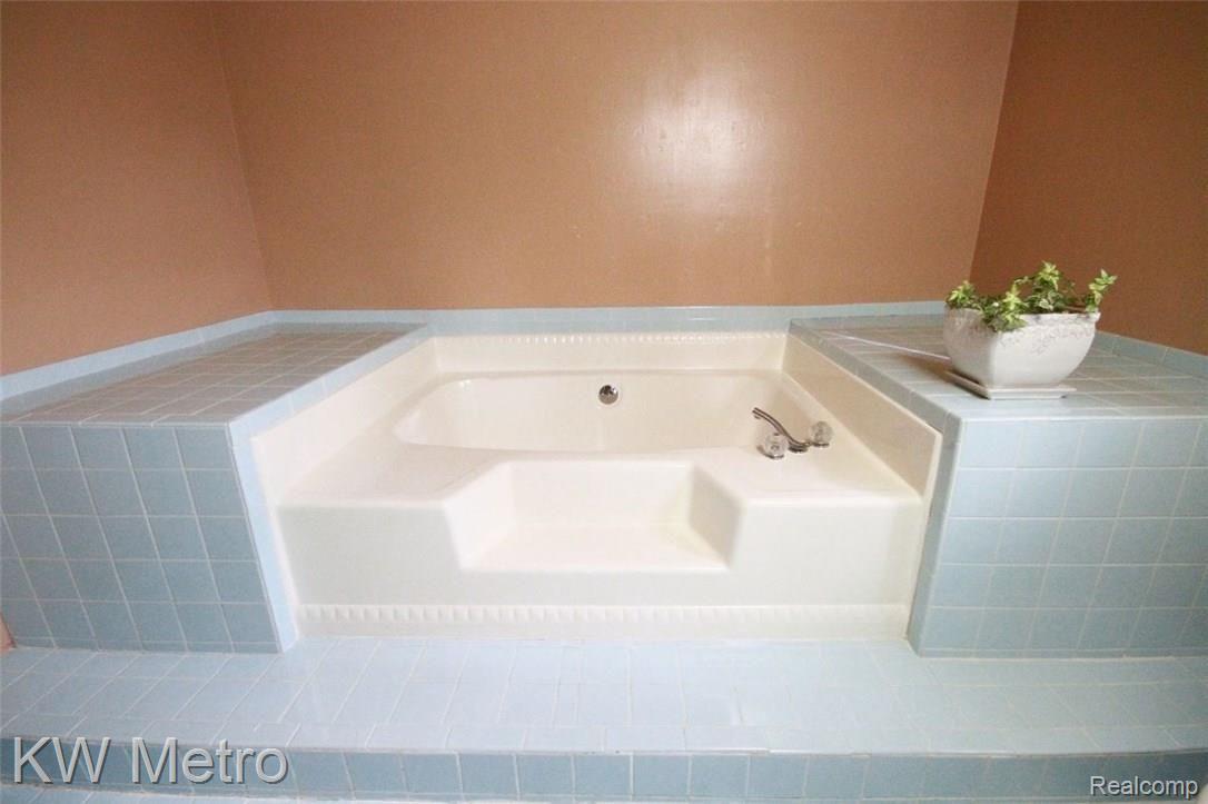 272 Pepper Tree Lane Rochester, MI 48309 - Photo 33 of 34 IMG_1750.jpg