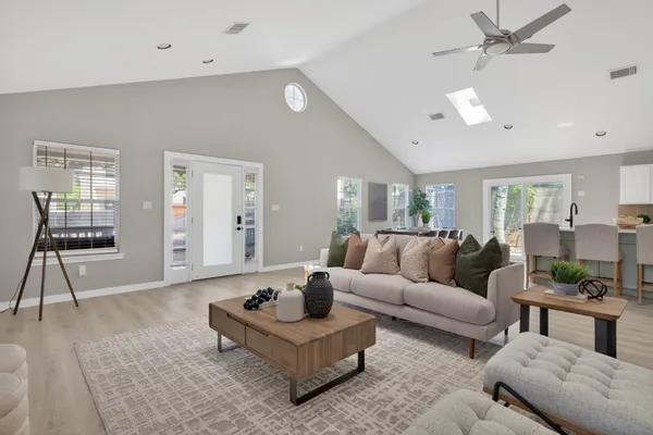 $950,000 | 411 West Live Oak Street, Austin, TX 78704