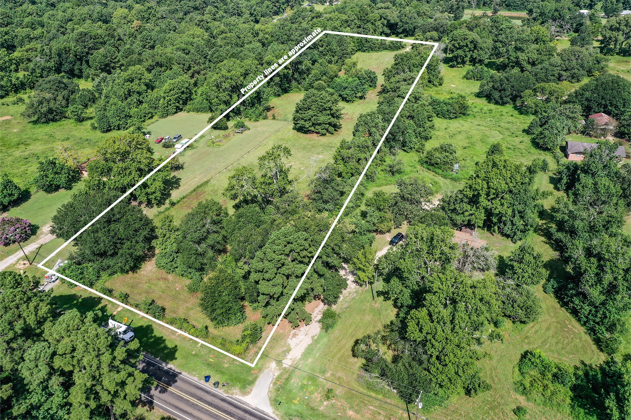 a view of a tennis court