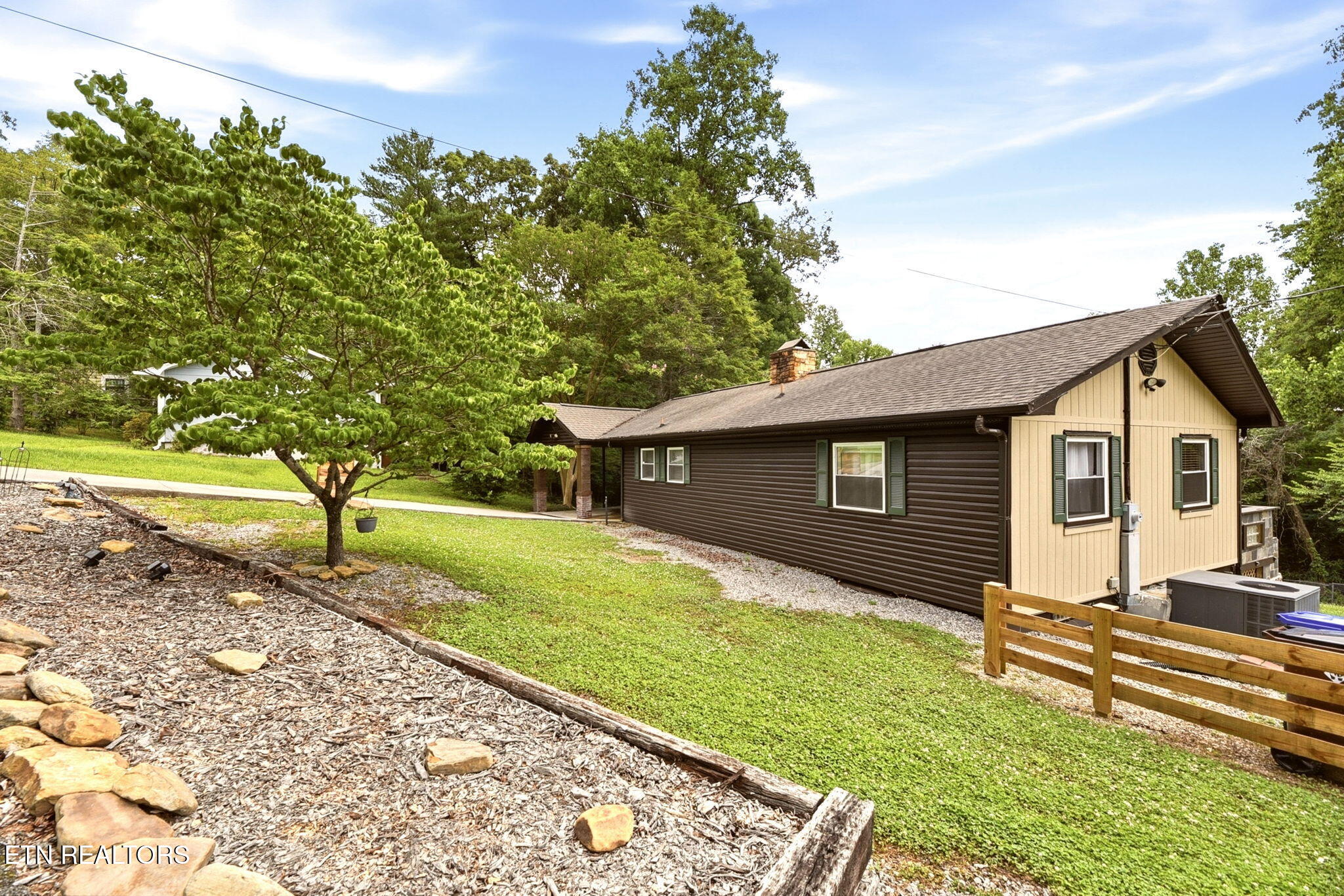 113 Pomona Road Oak Ridge, TN 37830 - Photo 3 of 60 3-web-or-mls-DSC_2340_3696a37e