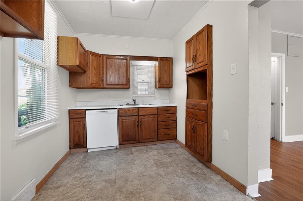 308 Rustic Avenue Pittsburgh, PA 15210 - Photo 16 of 40