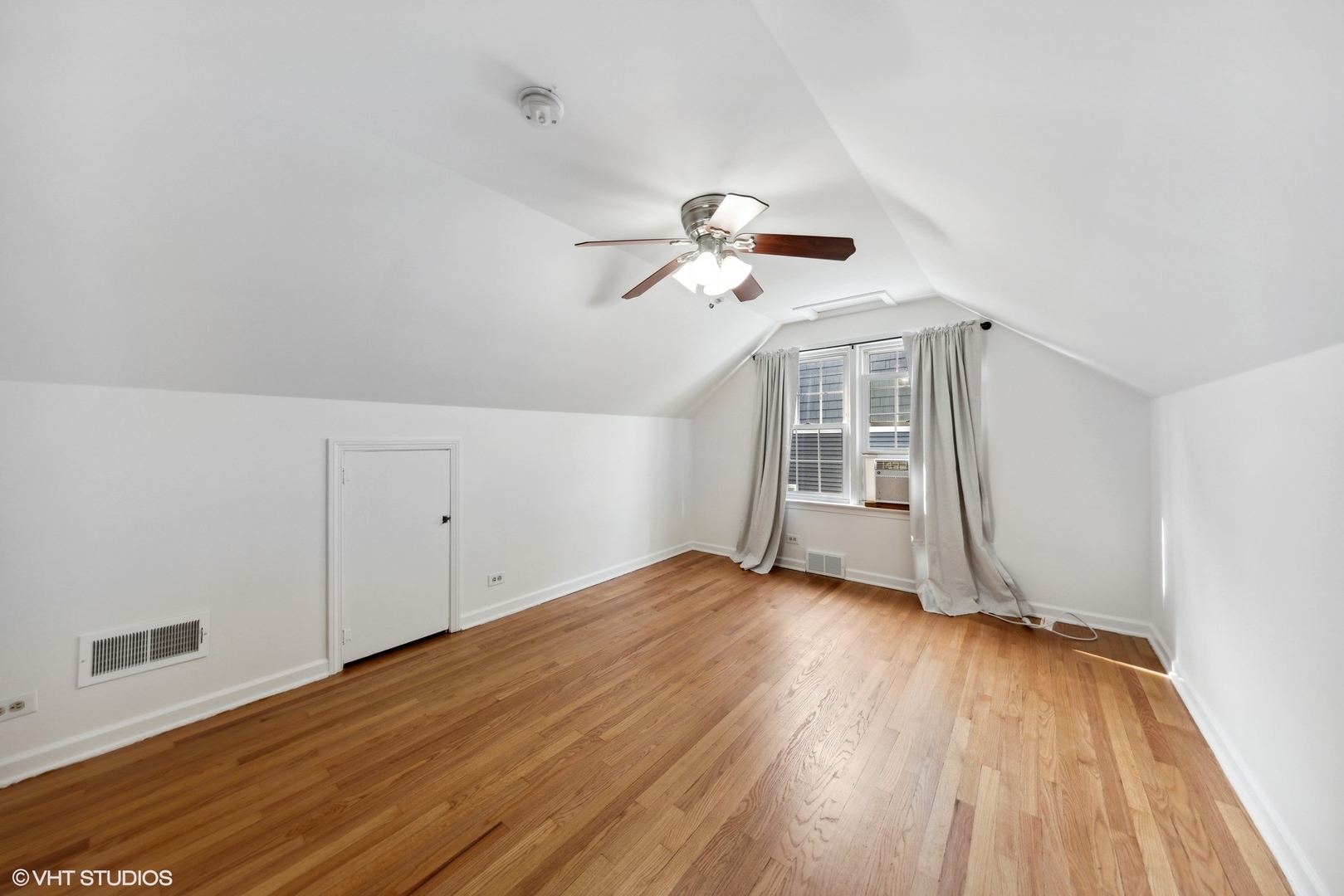 Undisclosed Address Western Springs, IL 60558 - Photo 12 of 15 a view of room with hardwood floor and ceiling fan