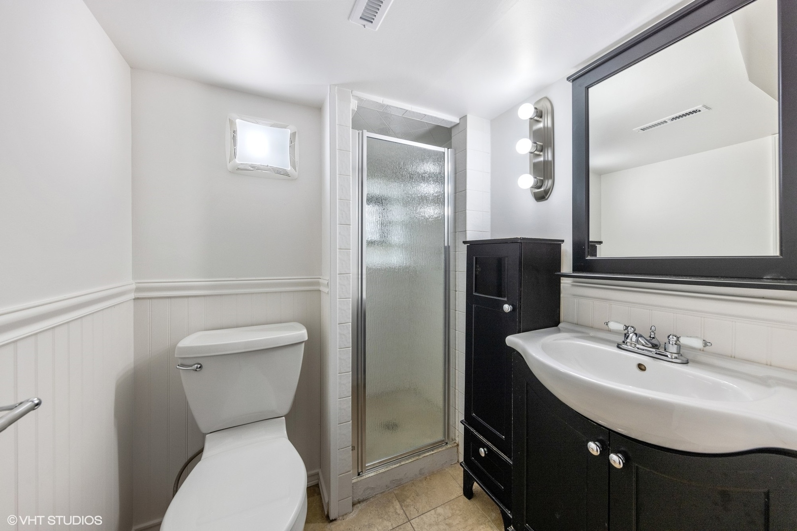 Undisclosed Address Western Springs, IL 60558 - Photo 14 of 15 a bathroom with a sink toilet and shower