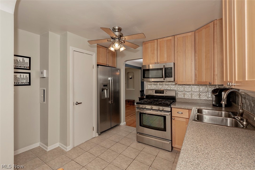 5147 Mayview Road Cleveland, OH 44124 - Photo 10 of 33