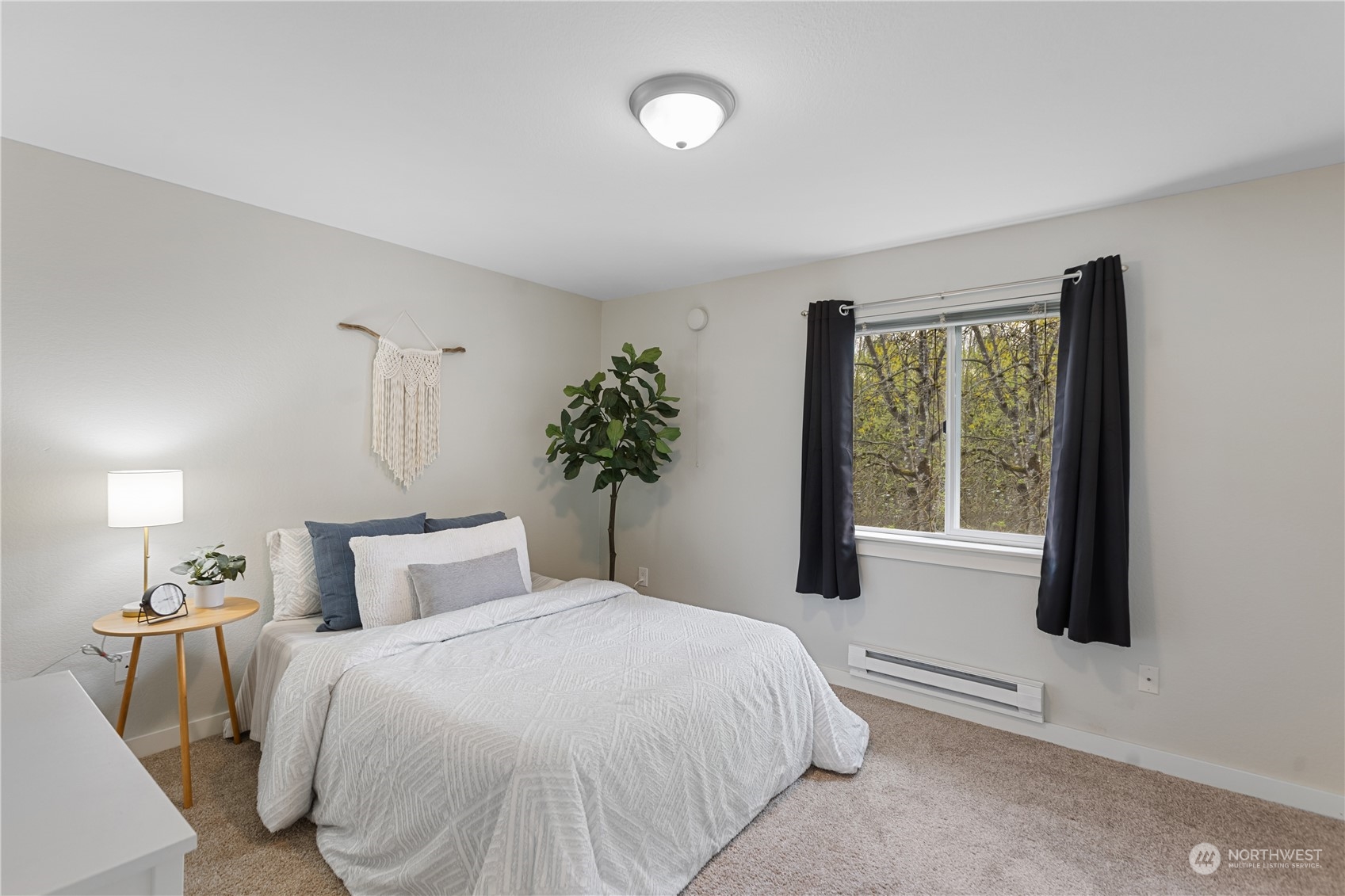 412 Center Road, Unit E2 Everett, WA 98204 - Photo 11 of 18 a bedroom with a large bed and a window