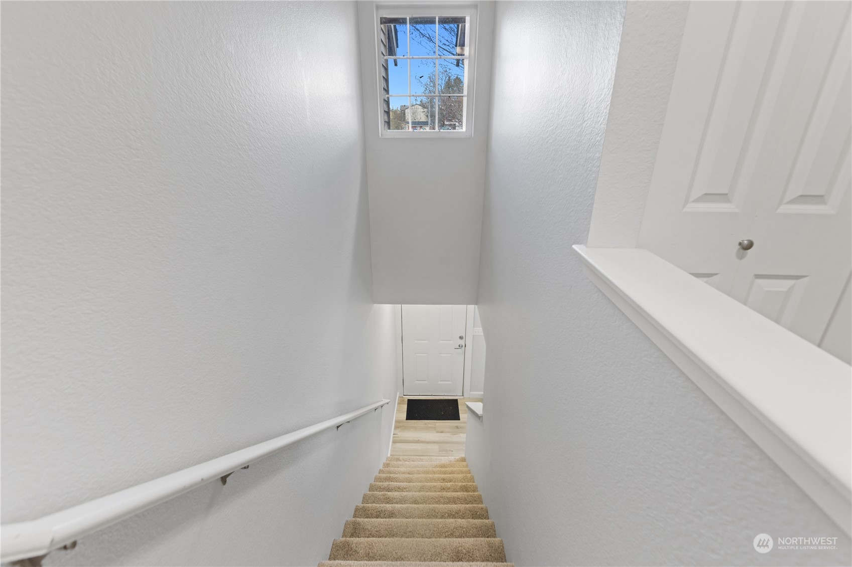 412 Center Road, Unit E2 Everett, WA 98204 - Photo 15 of 18 a view of a hallway with entryway