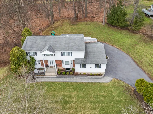 $1,899,000 | 20 Algonquin Circle, Airmont, NY 10952