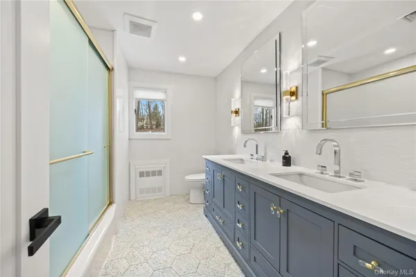 $1,899,000 | 20 Algonquin Circle, Airmont, NY 10952