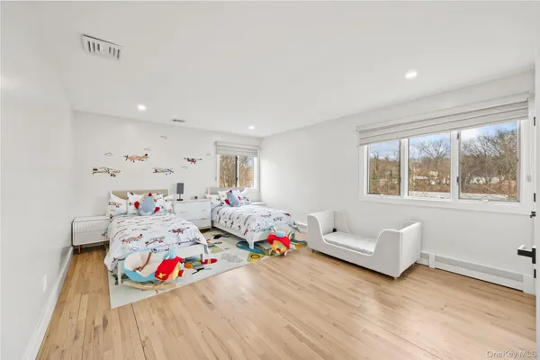 $1,899,000 | 20 Algonquin Circle, Airmont, NY 10952