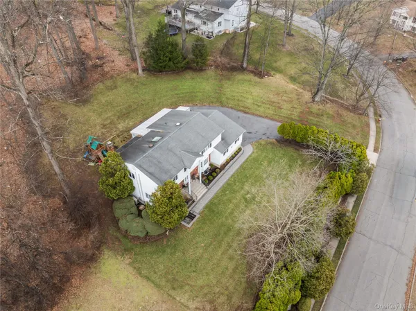 $1,899,000 | 20 Algonquin Circle, Airmont, NY 10952