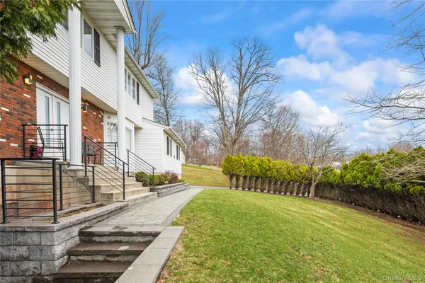 $1,899,000 | 20 Algonquin Circle, Airmont, NY 10952