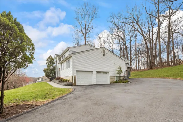 $1,899,000 | 20 Algonquin Circle, Airmont, NY 10952