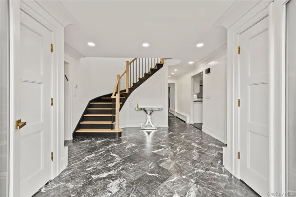 $1,899,000 | 20 Algonquin Circle, Airmont, NY 10952