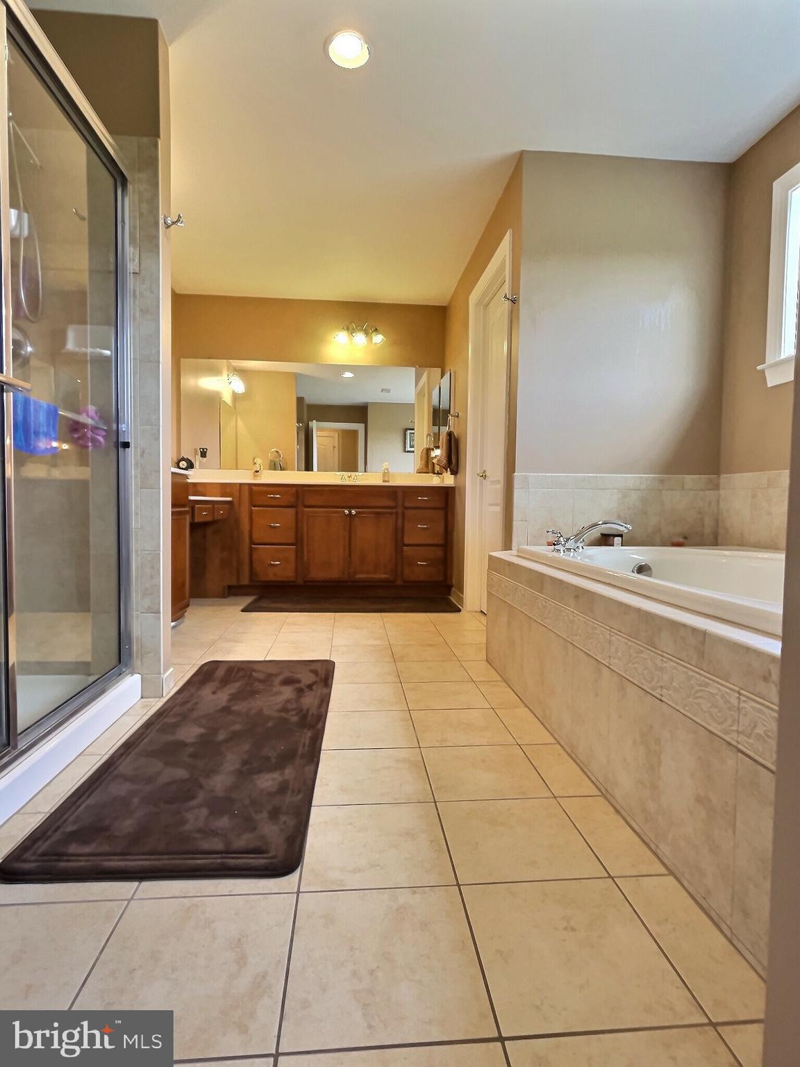 44 Waverly Drive Columbus, NJ 08022 - Photo 28 of 64 Owners Bath