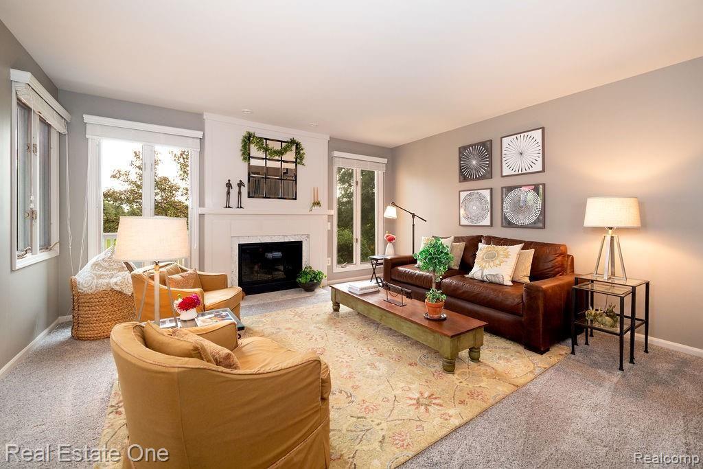 940 Golfview Court Rochester, MI 48307 - Photo 10 of 39 008 - Living Room.jpg
