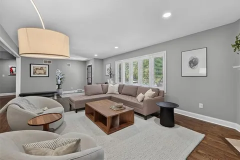 $1,250,000 | 5726 Howe Drive, Fairway, KS 66205
