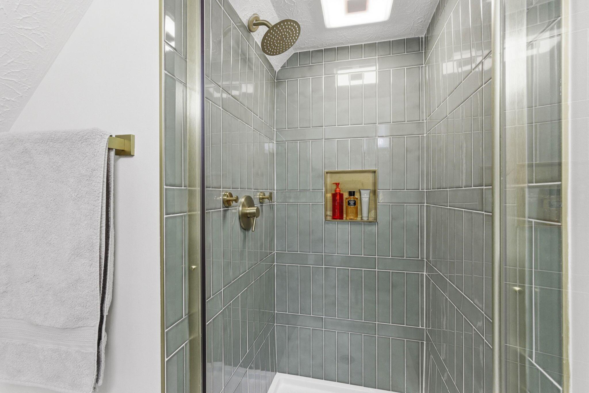 7490 South Section Line Road Delaware, OH 43015 - Photo 22 of 51 Upstairs Primary Bath