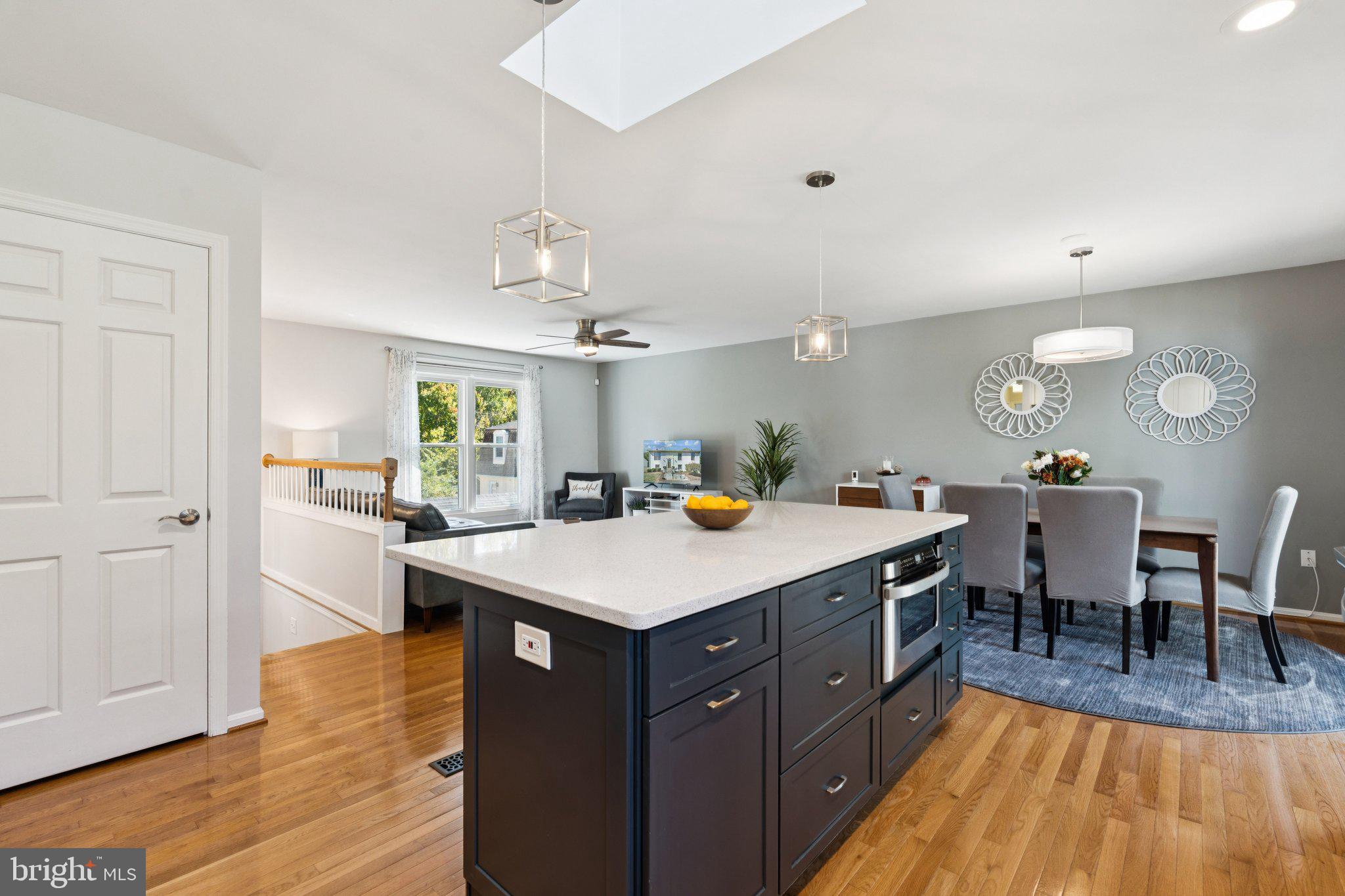 8518 Riverside Road Alexandria, VA 22308 - Photo 8 of 34 a kitchen that has a table and chairs in it