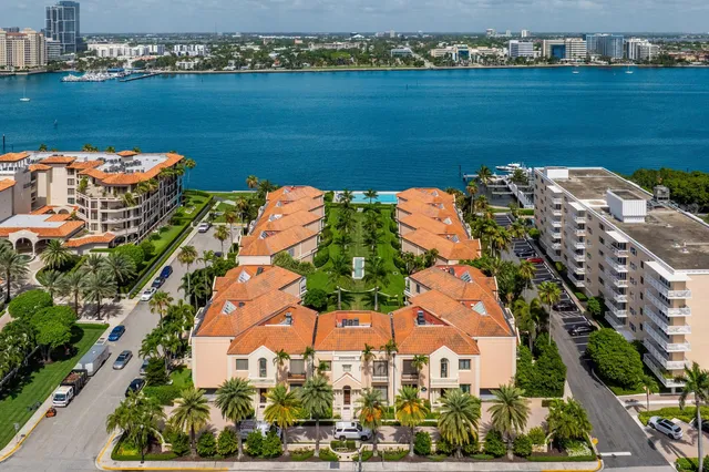 $9,250,000 | 307 Everglade Avenue, Palm Beach, FL 33480