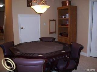 6690 North Nicholson Road Fowlerville, MI 48836 - Photo 5 of 20 family room.jpg