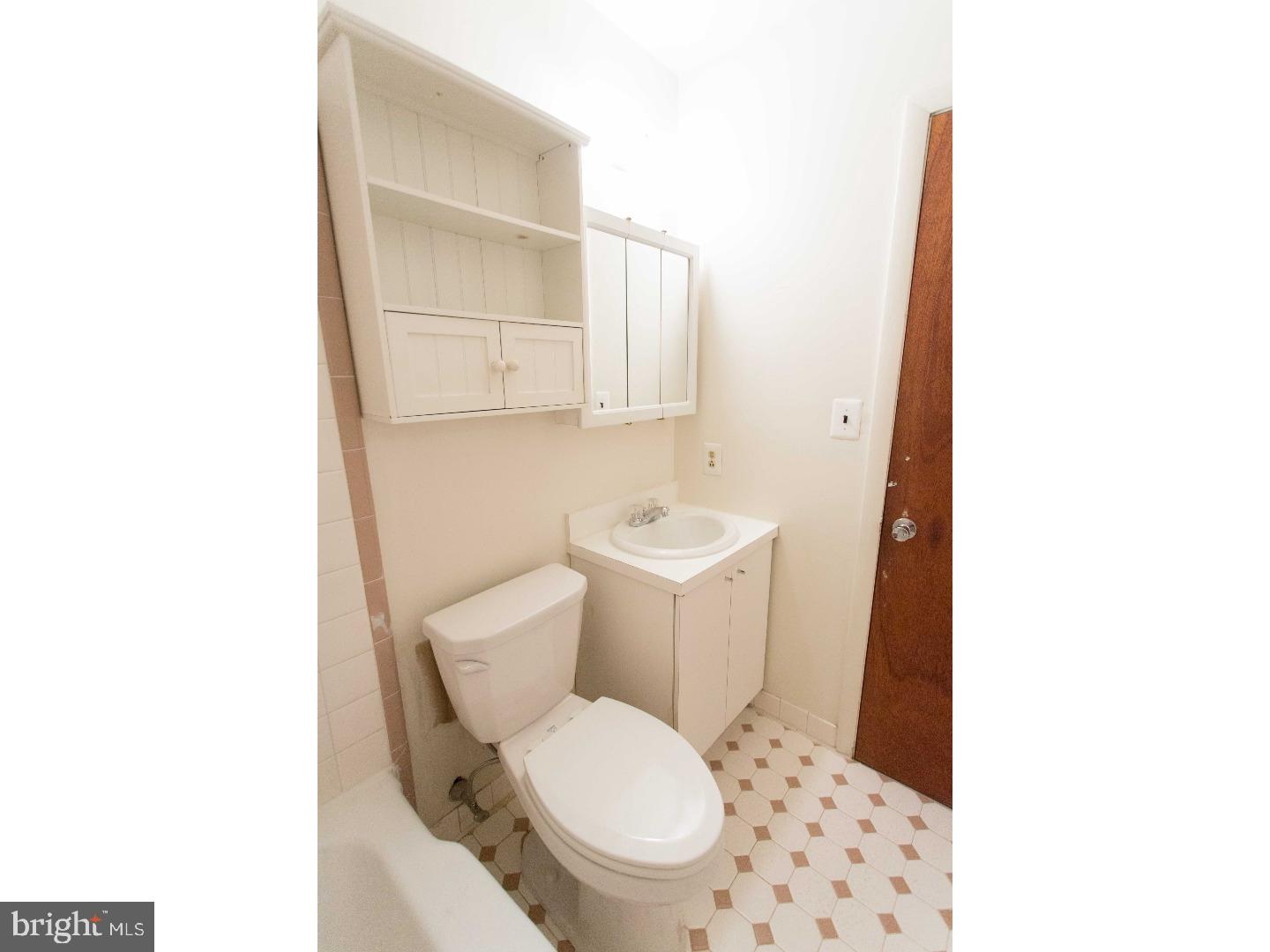 729 Spruce Street, Unit 1F Philadelphia, PA 19106 - Photo 12 of 15