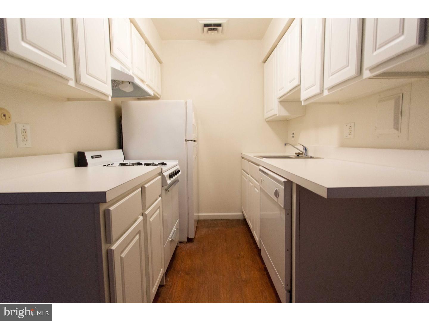 729 Spruce Street, Unit 1F Philadelphia, PA 19106 - Photo 5 of 15