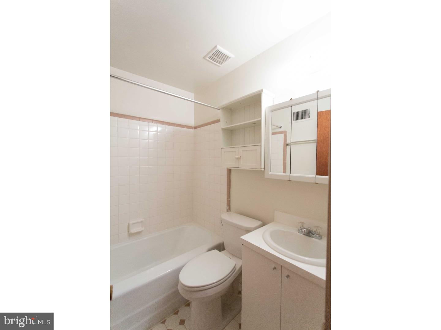 729 Spruce Street, Unit 1F Philadelphia, PA 19106 - Photo 10 of 15