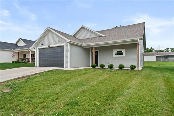 $275,000 | 407 Northeast Sycamore Court, Oak Grove, MO 64075