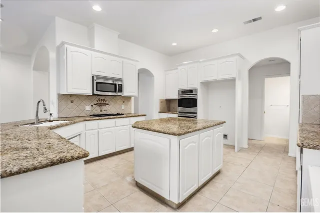 $669,999 | Undisclosed Address, Bakersfield, CA 93311