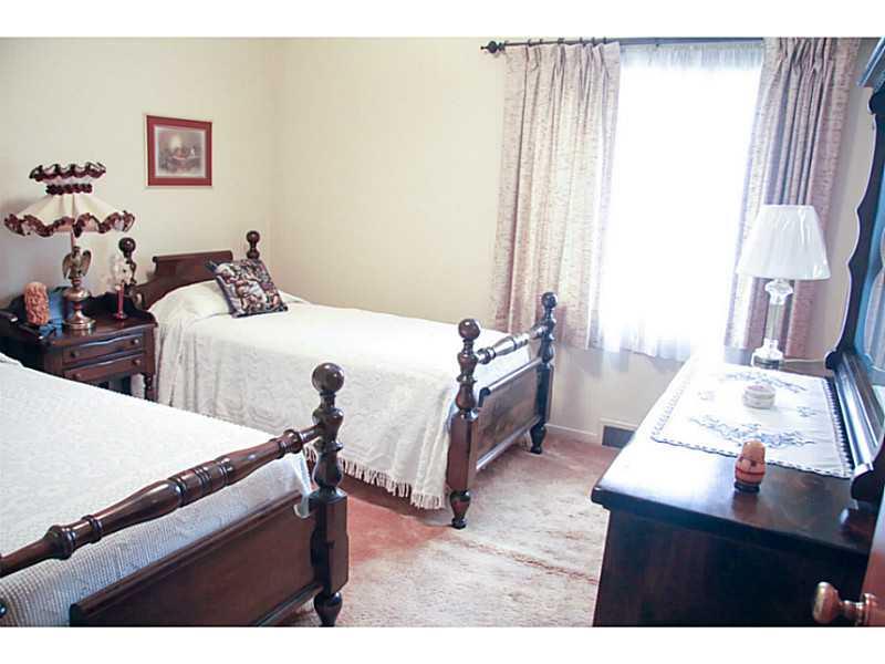 442 Leet Road Edgeworth, PA 15143 - Photo 6 of 9 Bedroom.