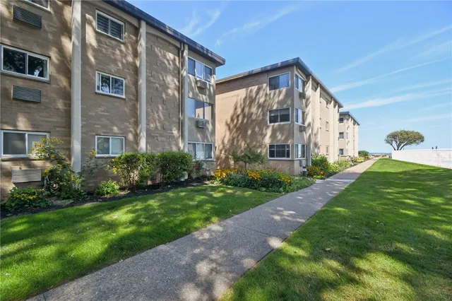 $160,000 | 305 Westage At The, Irondequoit, NY 14617
