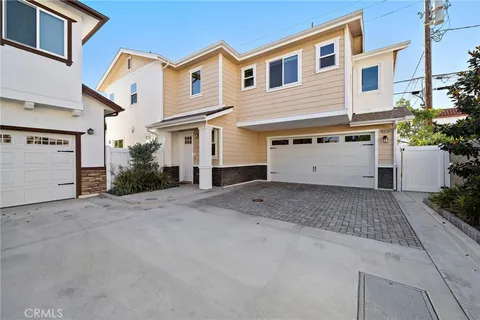 $1,995,000 | 2573 Elden Avenue, Unit D, Costa Mesa, CA 92627