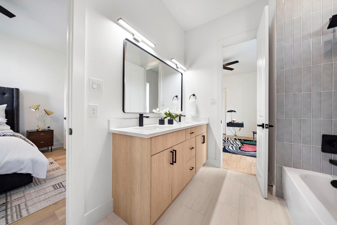 309 East 43rd Street Houston, TX 77022 - Photo 12 of 17 a bathroom with a tub sink and mirror
