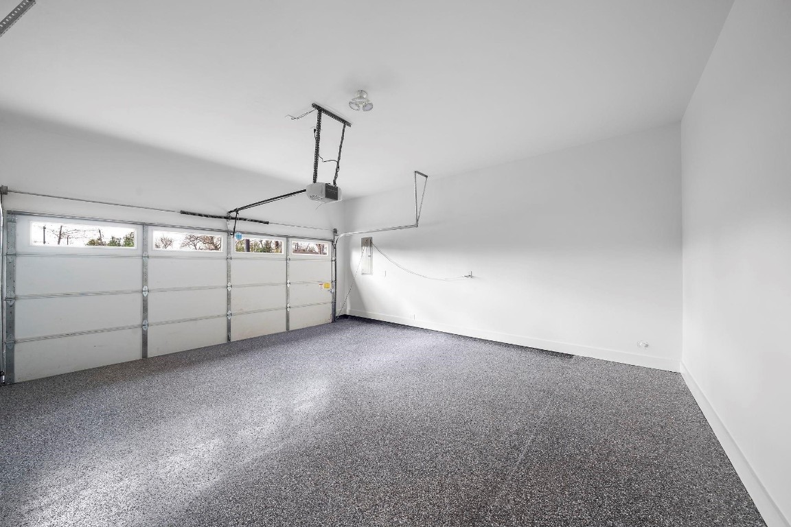 309 East 43rd Street Houston, TX 77022 - Photo 15 of 17 a view of a garage