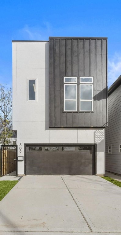 309 East 43rd Street Houston, TX 77022 - Photo 17 of 17 a view of backyard with kitchen
