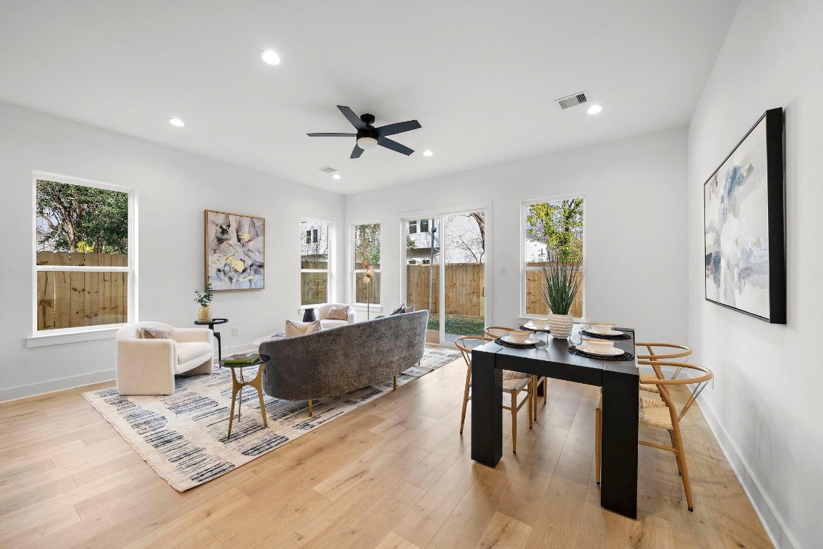 309 East 43rd Street Houston, TX 77022 - Photo 3 of 17 a living room with furniture and window