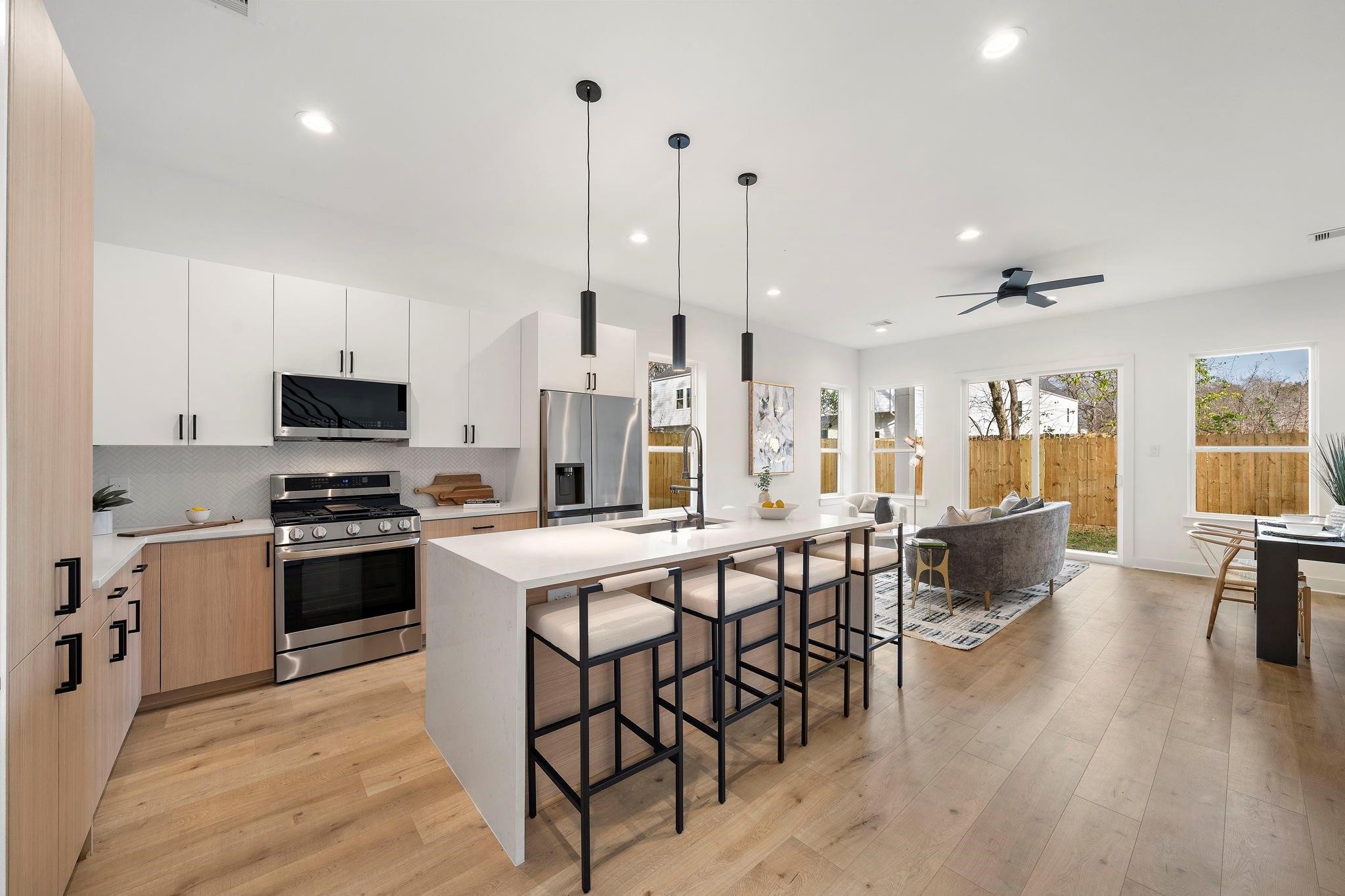309 East 43rd Street Houston, TX 77022 - Photo 4 of 17
