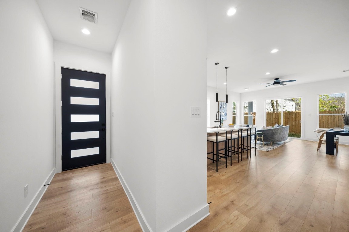 309 East 43rd Street Houston, TX 77022 - Photo 7 of 17 an entryway of livingroom and dining room