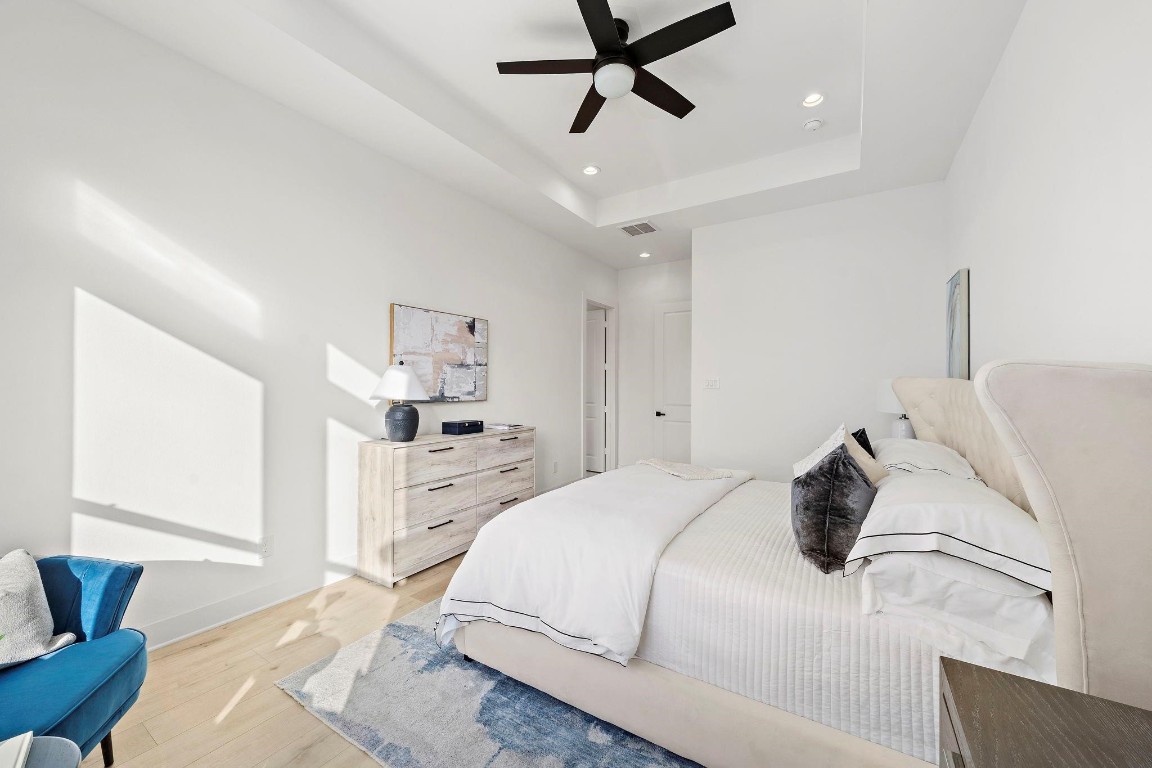 309 East 43rd Street Houston, TX 77022 - Photo 9 of 17 a bedroom with a bed and furniture