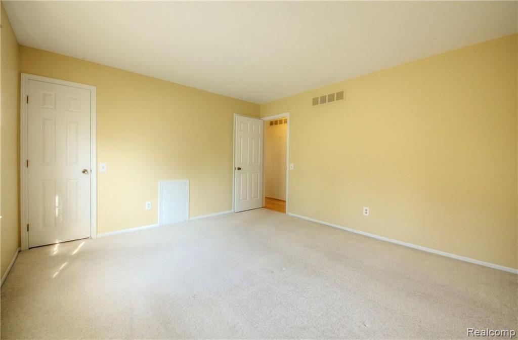 24685 Jamestowne Road Novi, MI 48375 - Photo 16 of 39