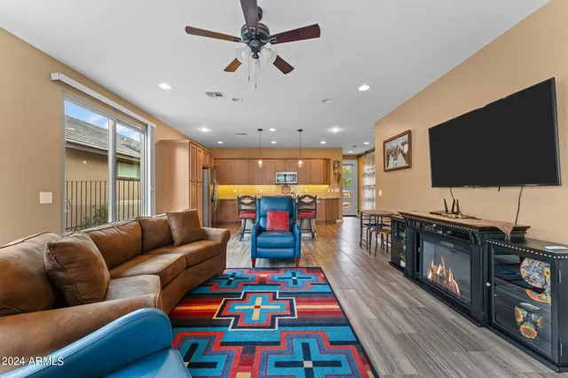 $2,800 | 3756 Goldmine Cyn Way, Wickenburg, AZ 85390