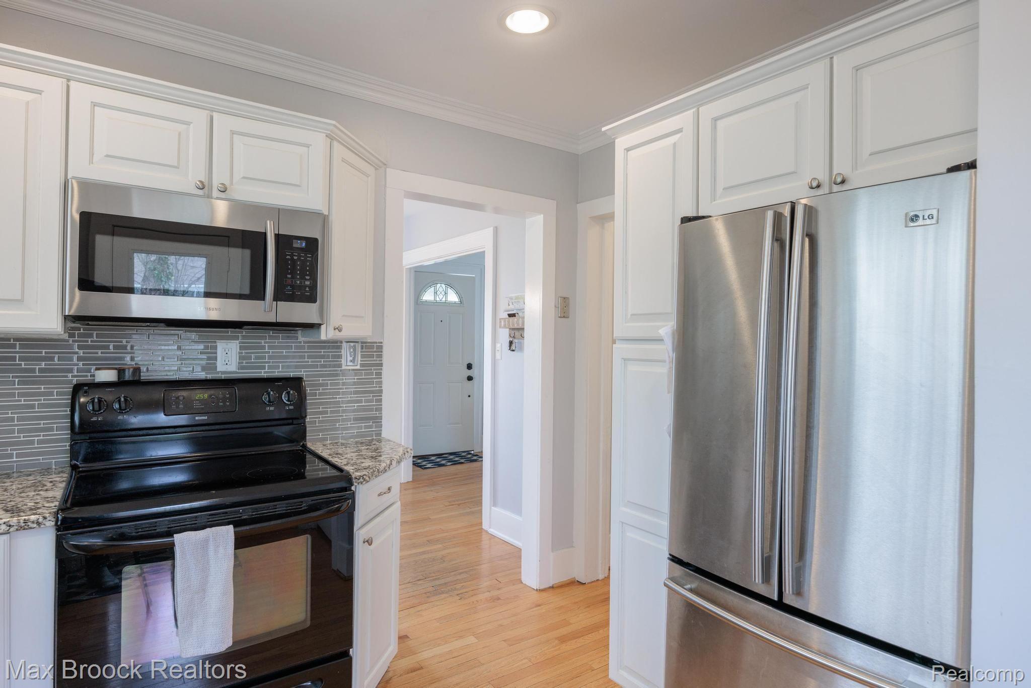 1308 Eaton Road Berkley, MI 48072 - Photo 10 of 24