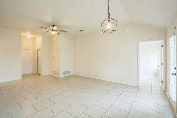 $1,475 | 224 Amber Lane, Jarrell, TX 76537