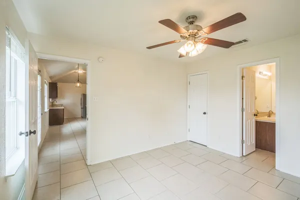 $1,475 | 224 Amber Lane, Jarrell, TX 76537