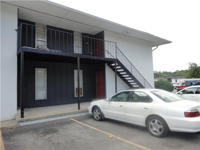 320 Welch Road, Unit M1 Nashville, TN 37211 - Photo 13 of 14 This great downstairs unit has everything you need in a 1 bedroom/1 bath with eat in kitchen, walk in closet with zoned bathroom